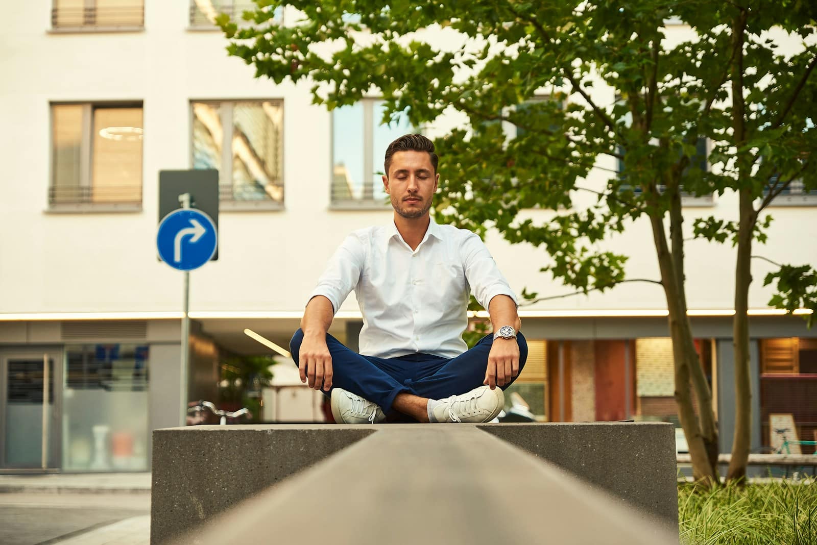 Développement du leadership : L’apport des techniques de recalibrage mental dans le coaching exécutif